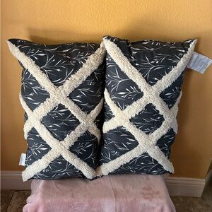NWOT Home Essentials Accent Pillows